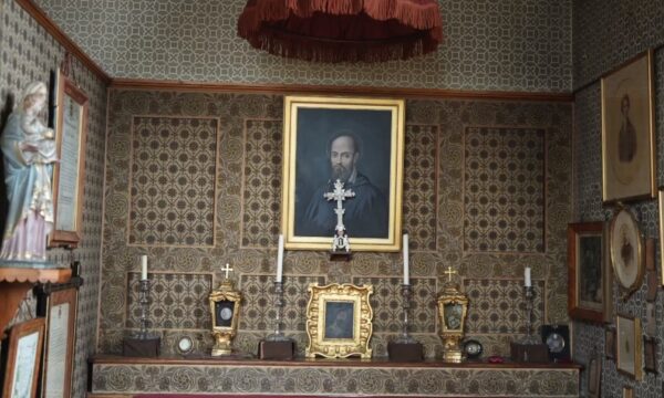 Exploring St John Henry Newman’s Private Chapel, Room & Library