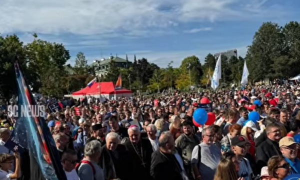 POPE LEO GREETS 30,000 ‘MARCH FOR LIFE’ PARTICIPANTS IN SLOVAKIA
