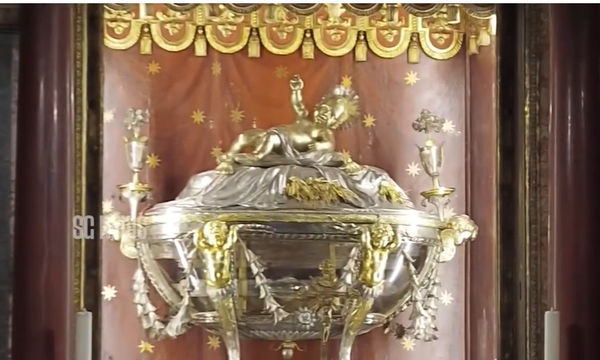 THE HOLY CRADLE COMES CLOSER: A PIECE OF BETHLEHEM RETURNS TO THE FAITHFUL